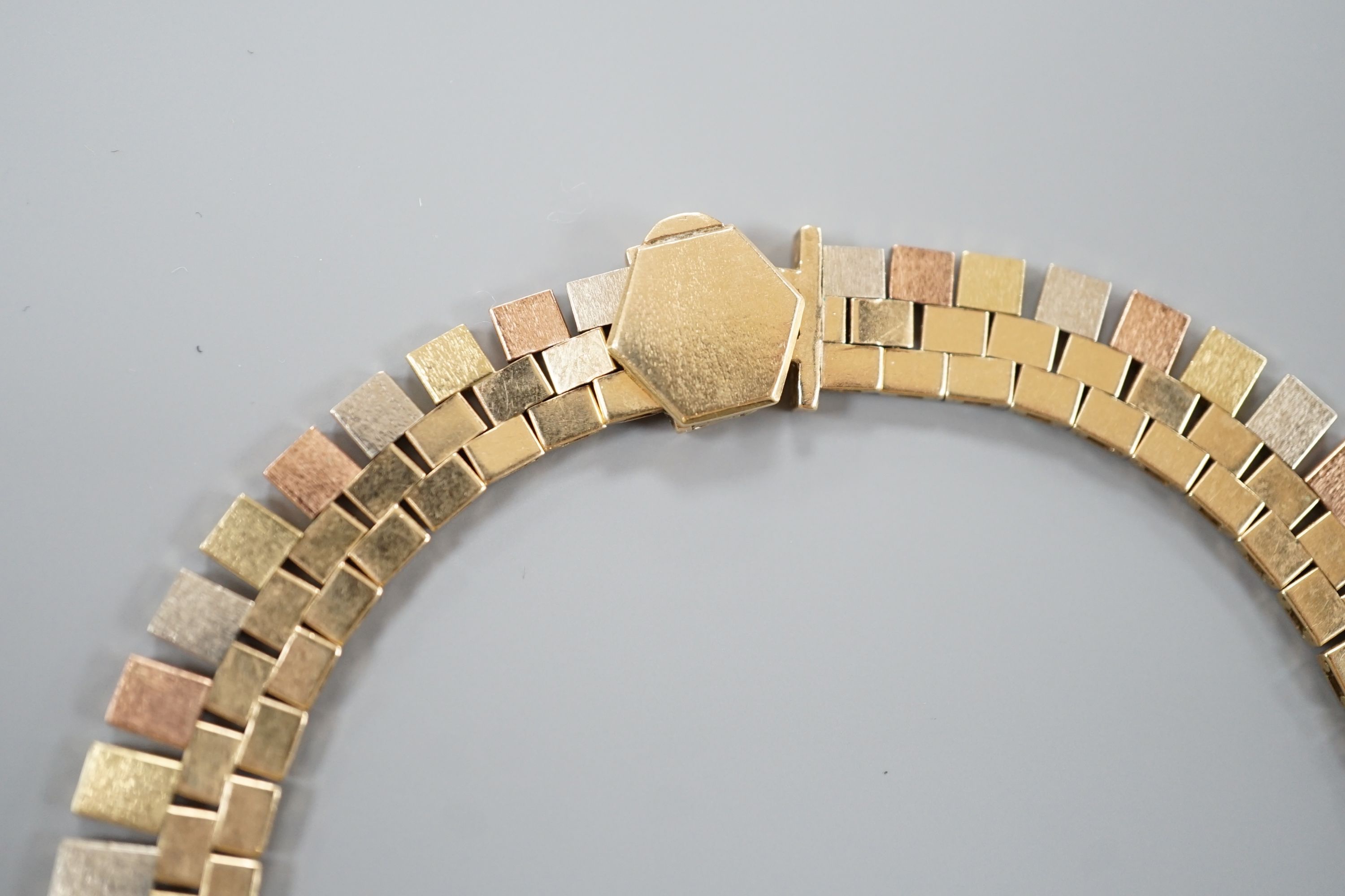 A modern three colour 9ct gold fringe necklace, 40cm, 46.7 grams.